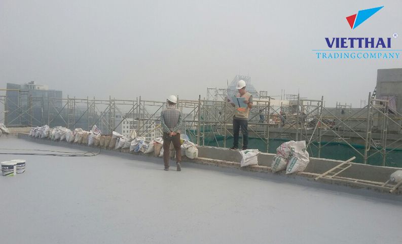  Thi công chống thấm sàn mái