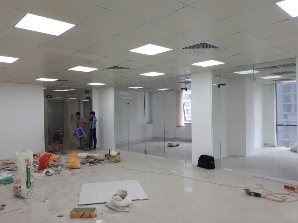 Lắp đặt vách kính cường lực