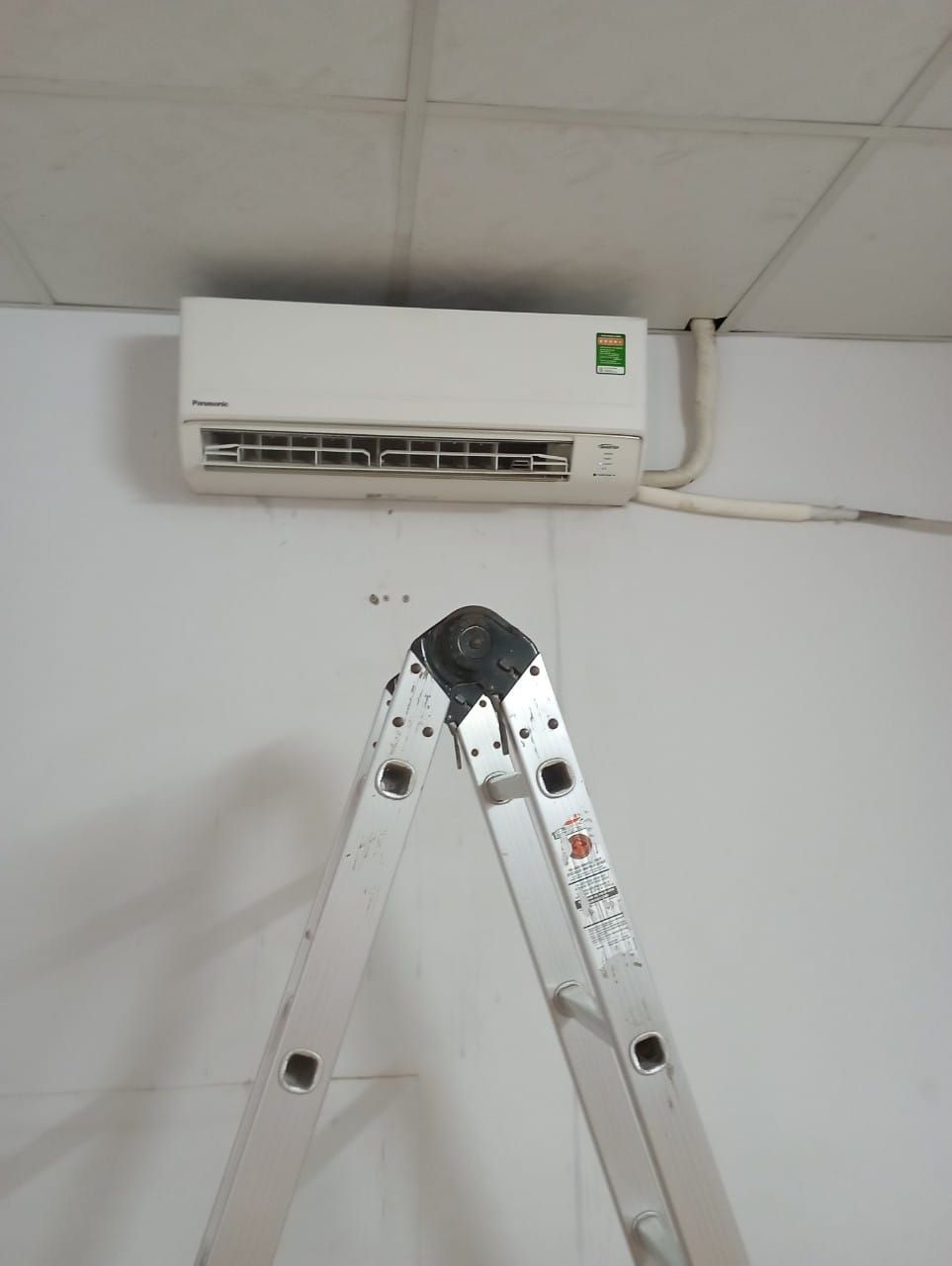 Lắp máy lạnh