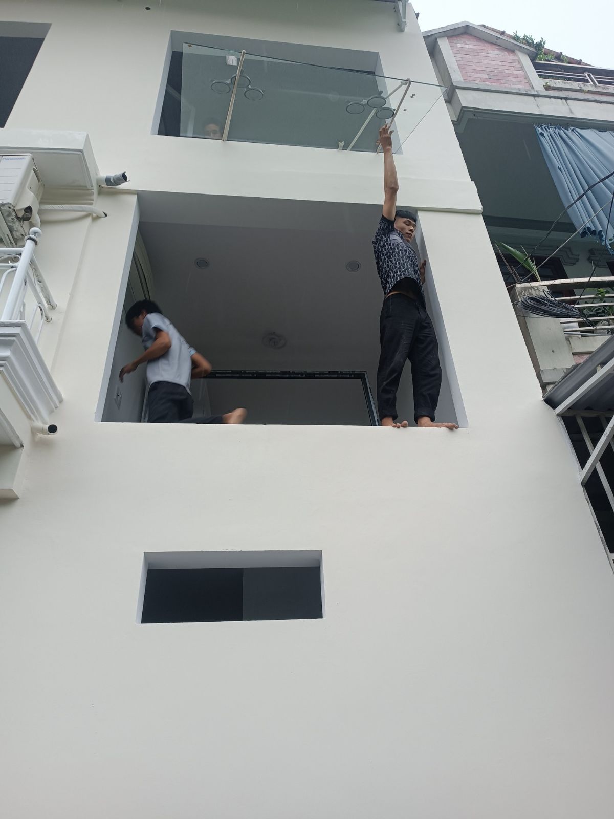 Lắp đặt cửa nhôm kính