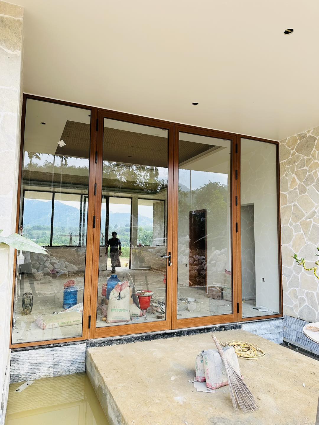 Lắp đặt cửa nhôm kính