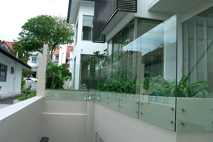 Lan can kính cường lực 