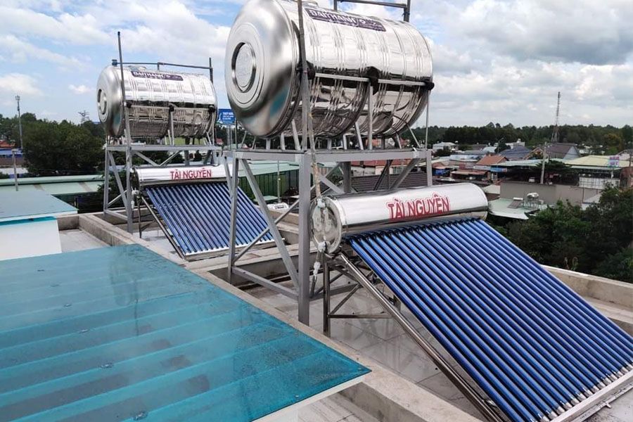 Thi công lắp đặt máy nước nóng điện mặt trời 