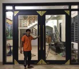Lắp cửa kính cường lực 