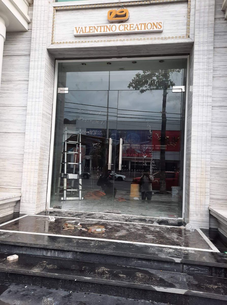 Lắp đặt cửa kính cường lực