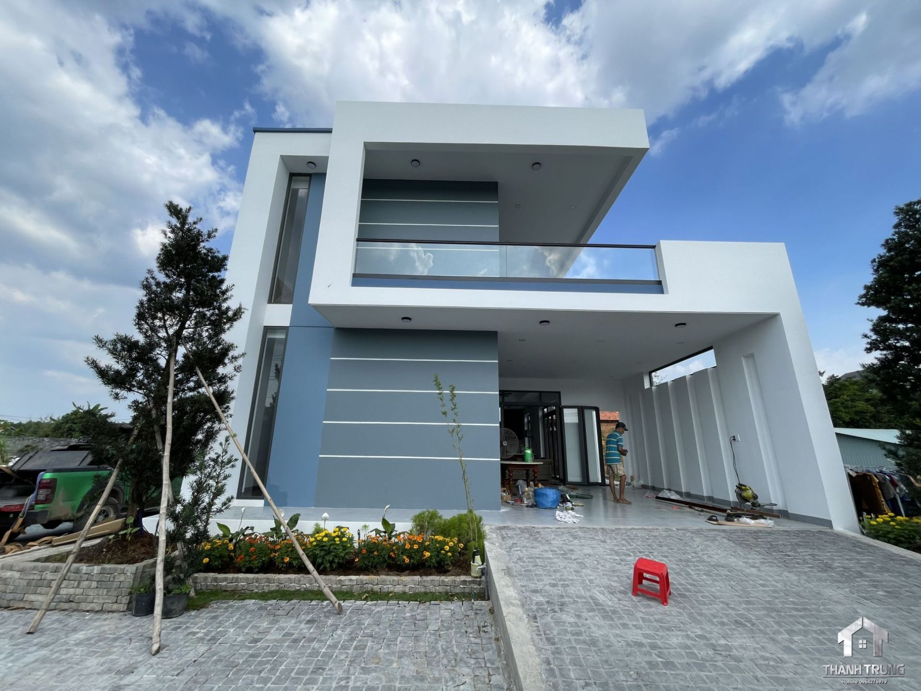 Thi công lắp đặt cửa kính cường lực