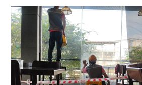 Vệ sinh kính tòa nhà 