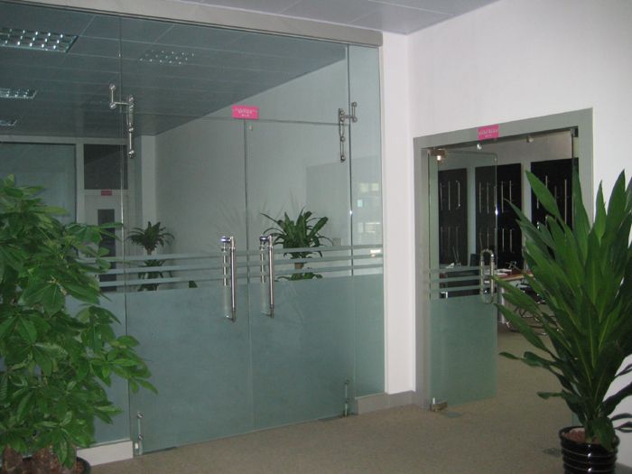 Cửa kính thuỷ lực