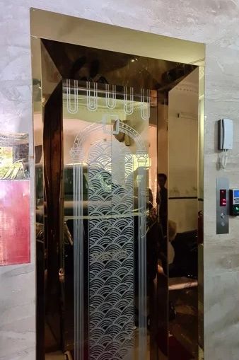 Thang máy tải khách