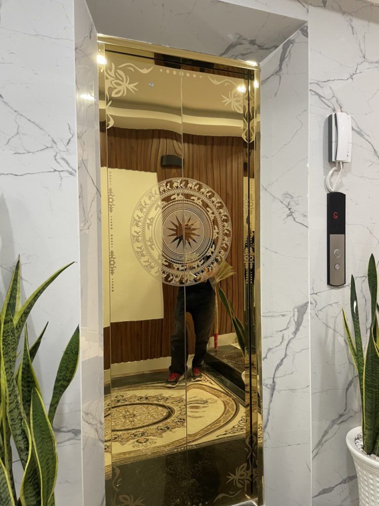 Thang máy  tải khách