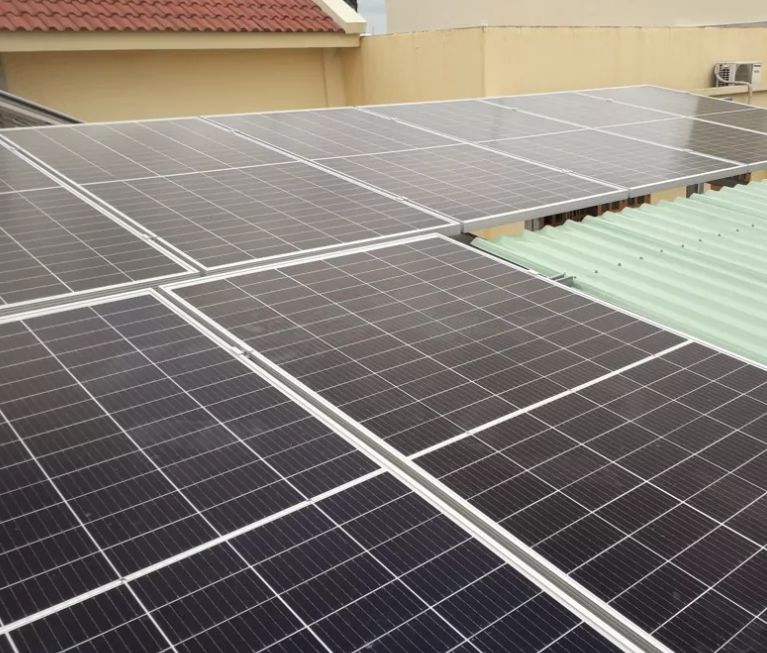 Lắp đặt hệ thống điện mặt trời