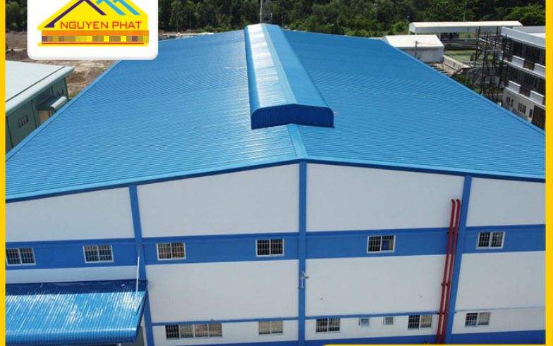  Lắp đặt mái tôn nhà xưởng