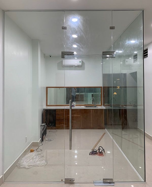 Cửa kính cường lực 