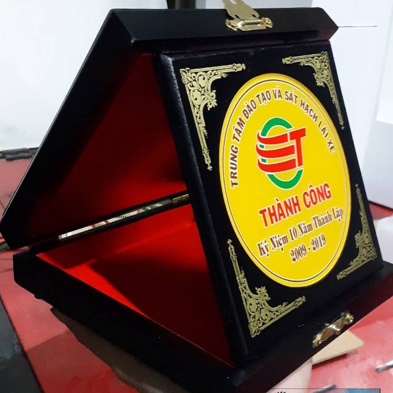 Hộp gỗ đựng huy chương