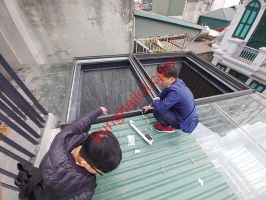 Thi công mái kính giếng trời