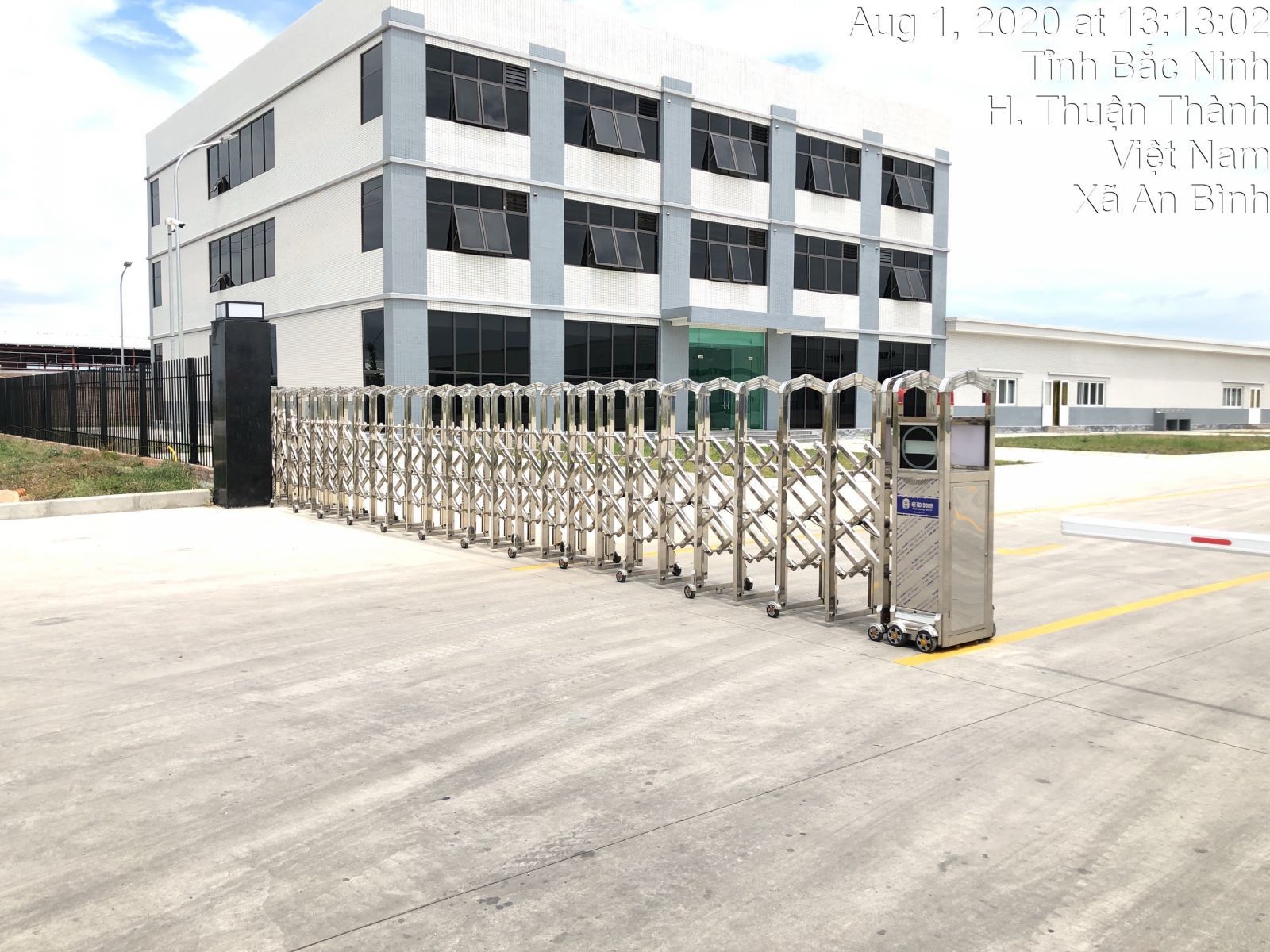 Cổng xếp tự động Inox 
