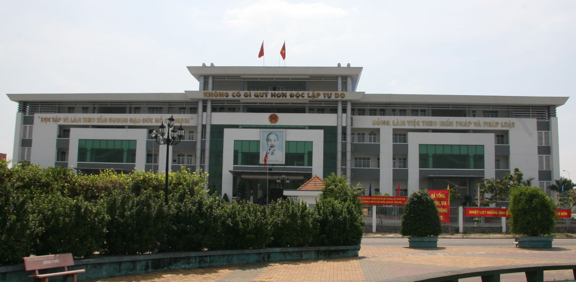 Xây dựng ủy ban
