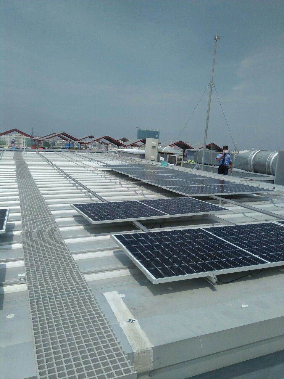 Lắp đặt hệ thống điện mặt trời 
