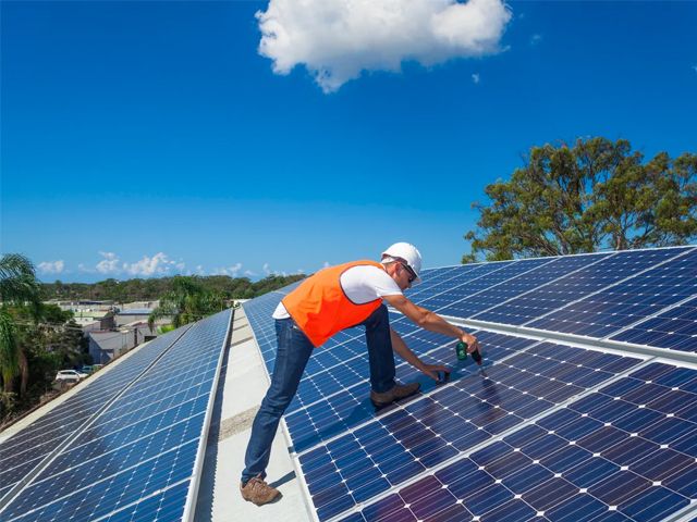 Lắp đặt hệ thống điện mặt trời 