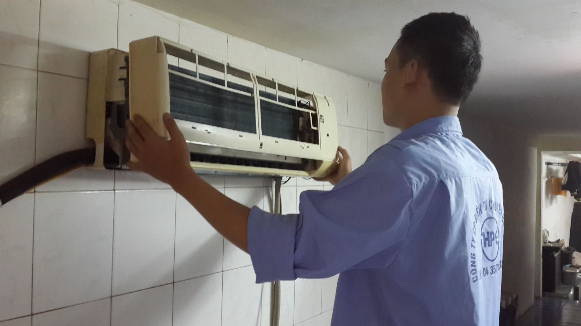 Vệ sinh máy lạnh