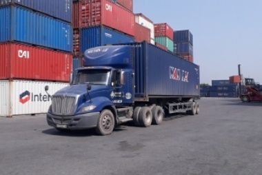 Xe container vận chuyển hàng hóa 