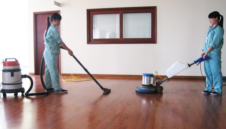 Vệ sinh mặt sàn gỗ