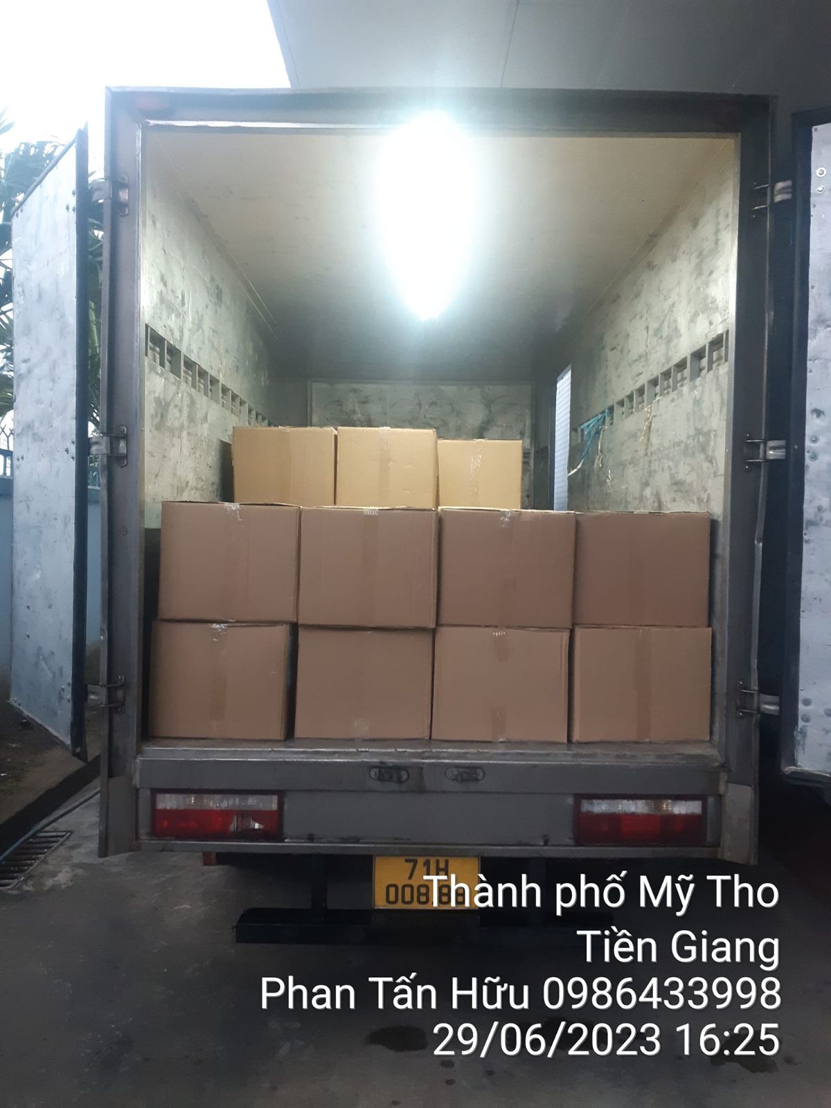 Xe chở hàng hóa 