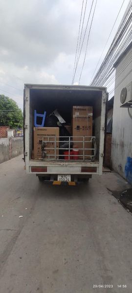 Xe tải vận chuyển hàng