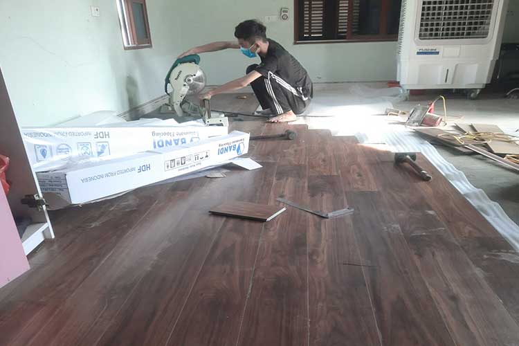 Lắp đặt sàn gỗ cốt xanh Bandi
