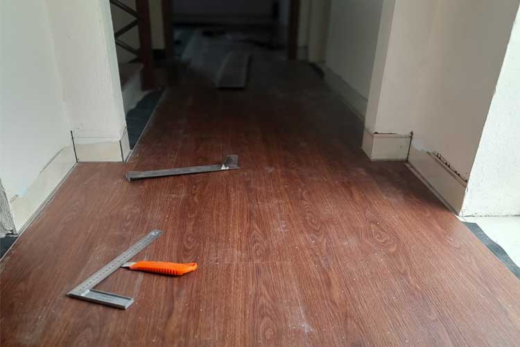 Thi công sàn nhựa giả gỗ Ariano