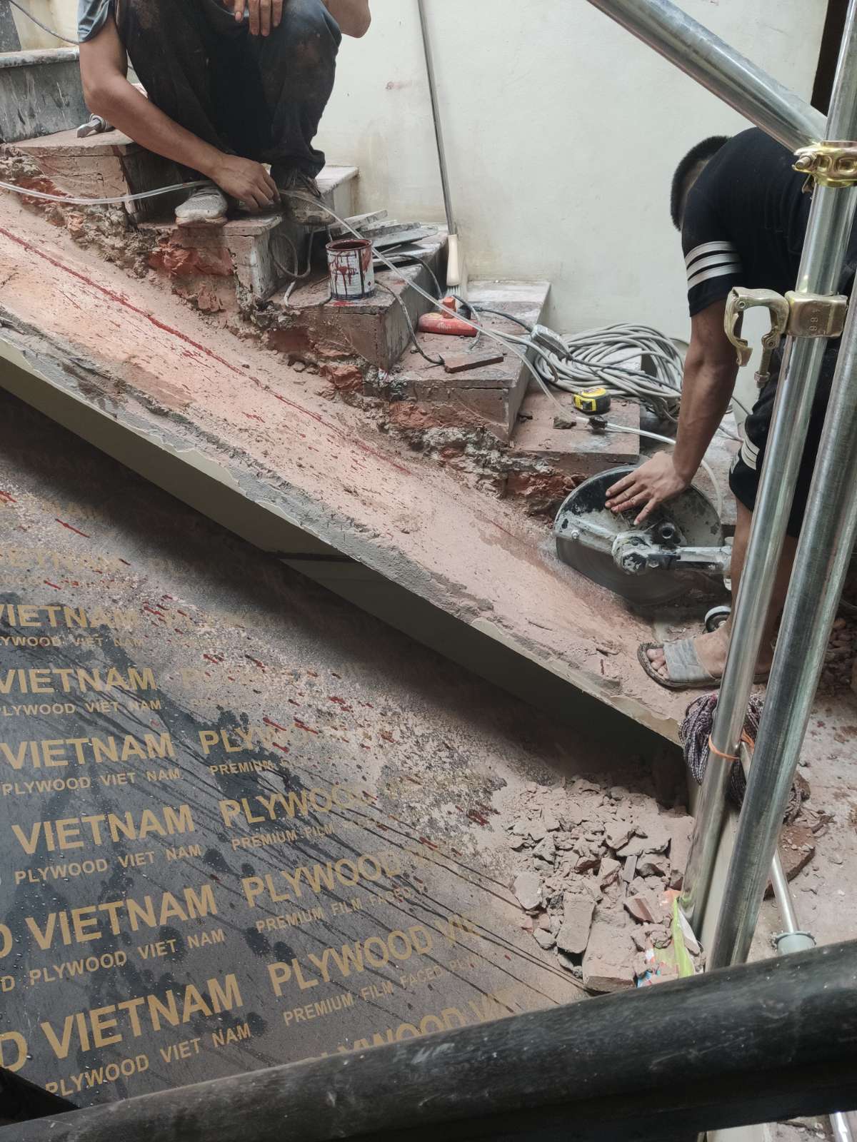Cải tạo ô thang bộ lắp thang máy
