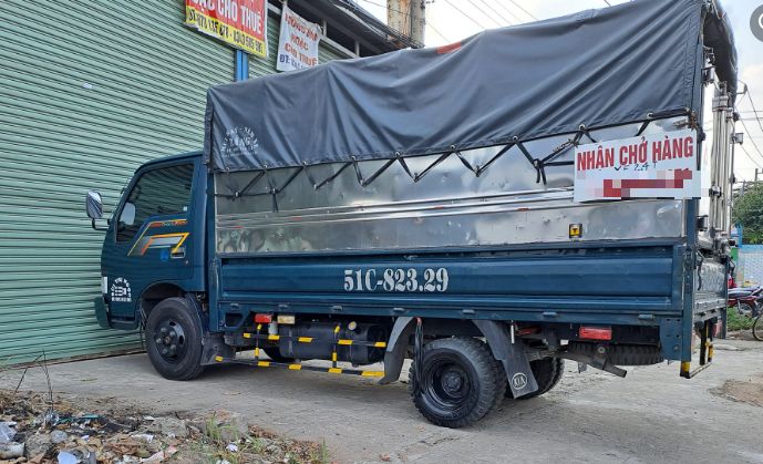 Xe tải chở hàng