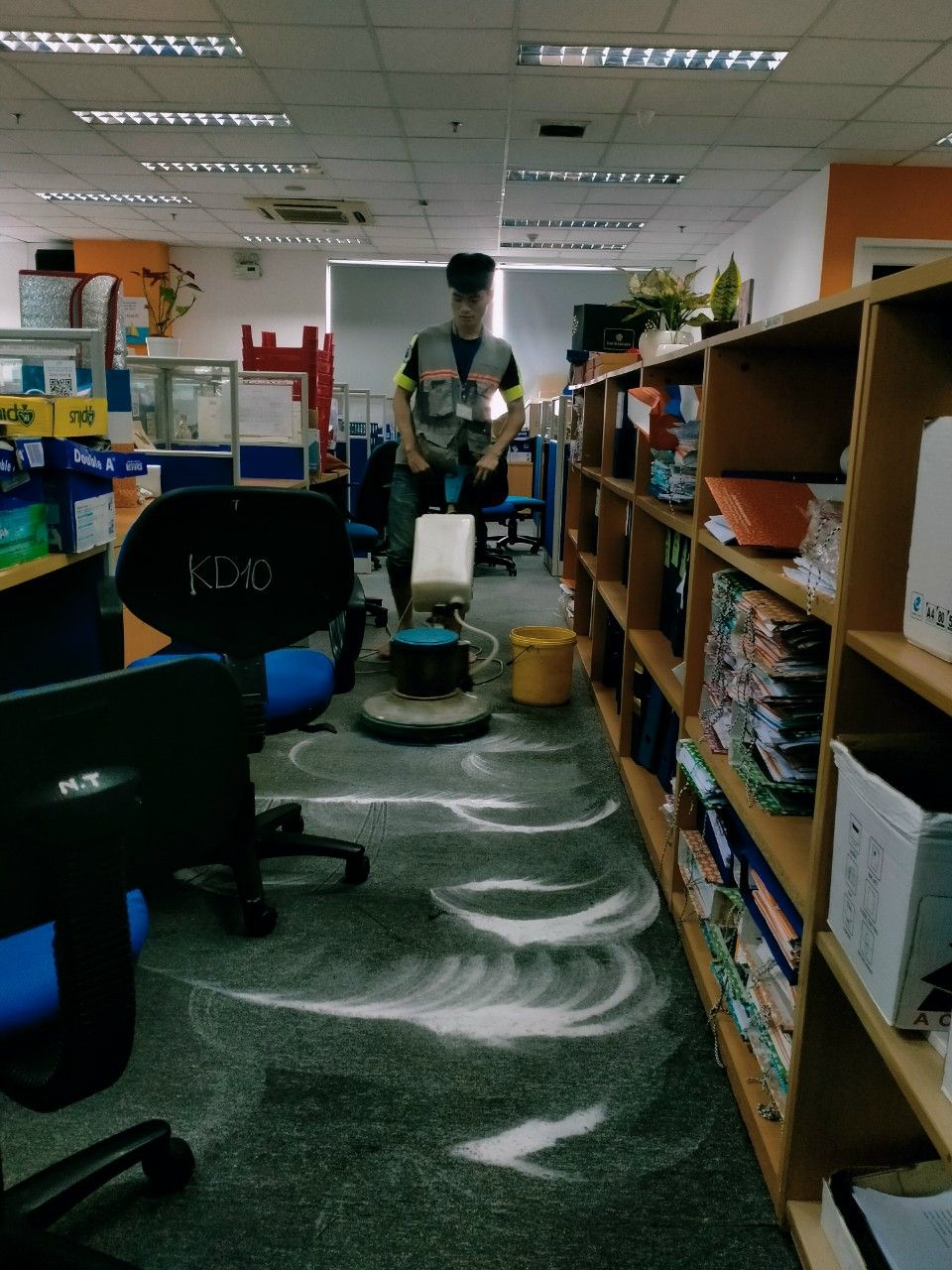 Vệ sinh thảm công ty
