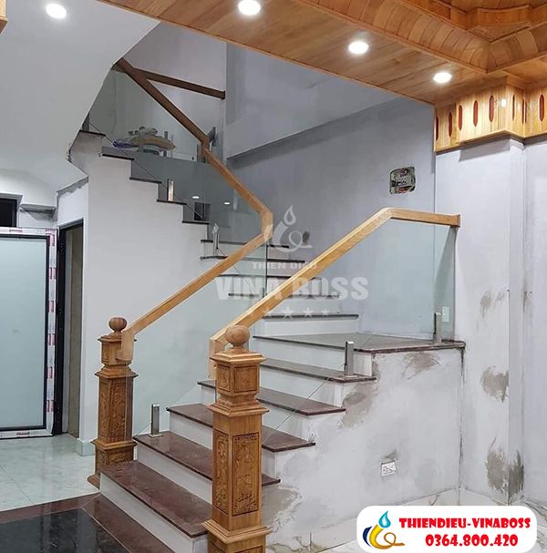 Cầu thang kính cường lực