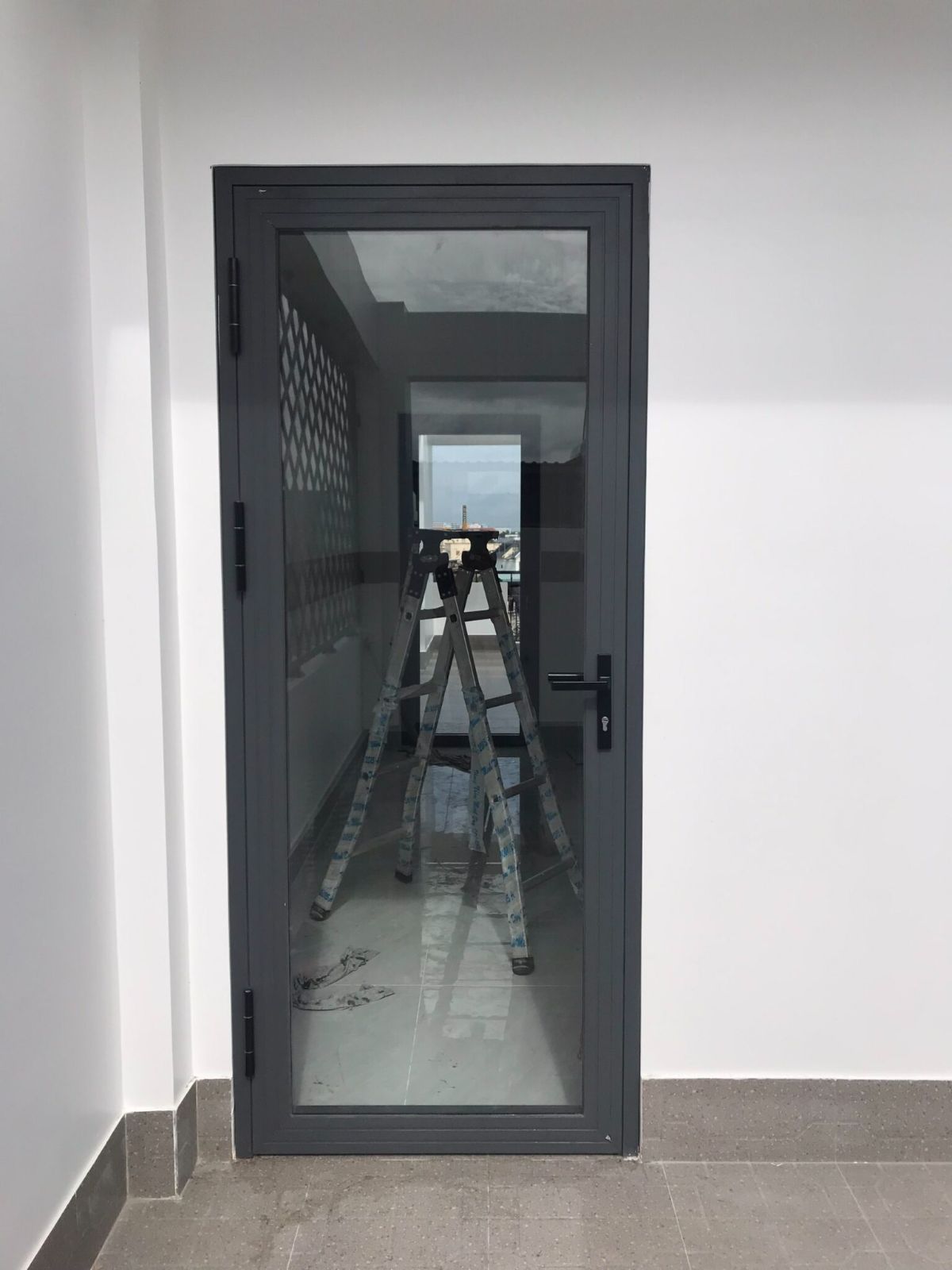Thi công lắp đặt cửa nhôm 