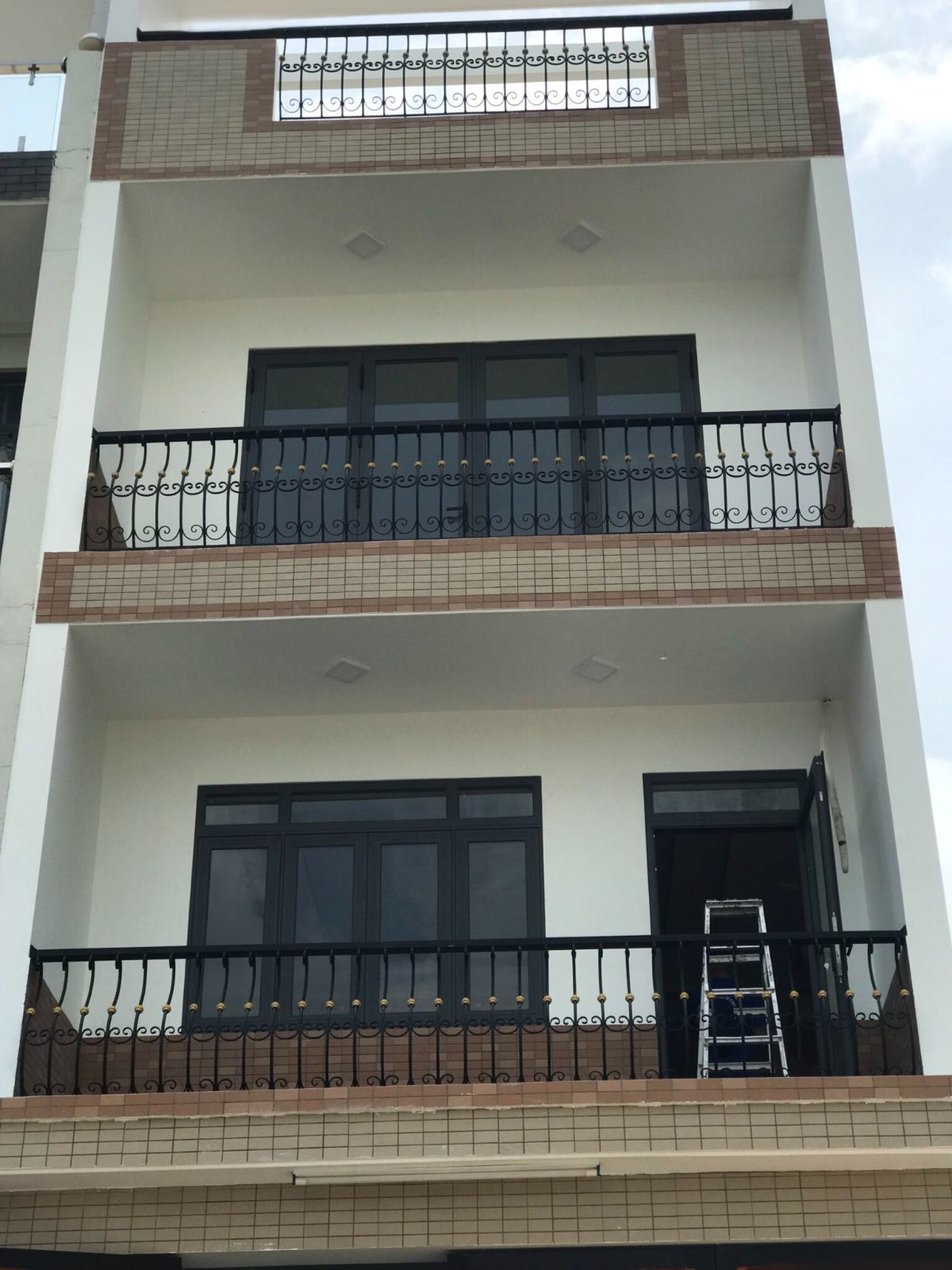 Thi công lắp đặt cửa nhôm 