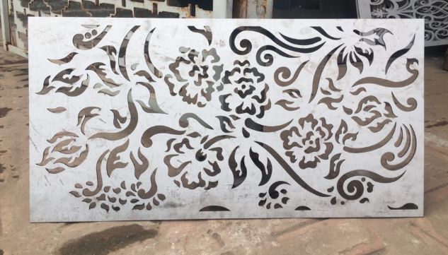Cắt lazzer kim loại