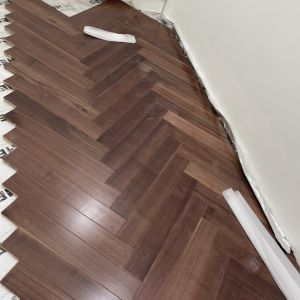 Sàn gỗ walnut lót xương cá