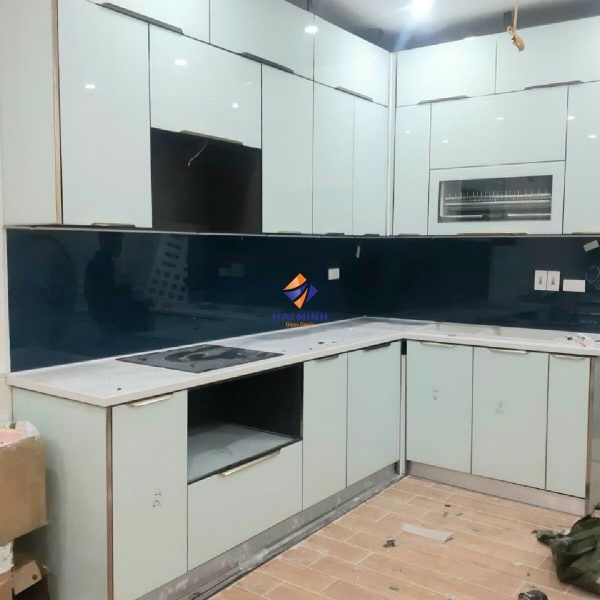 Tủ bếp cánh kính