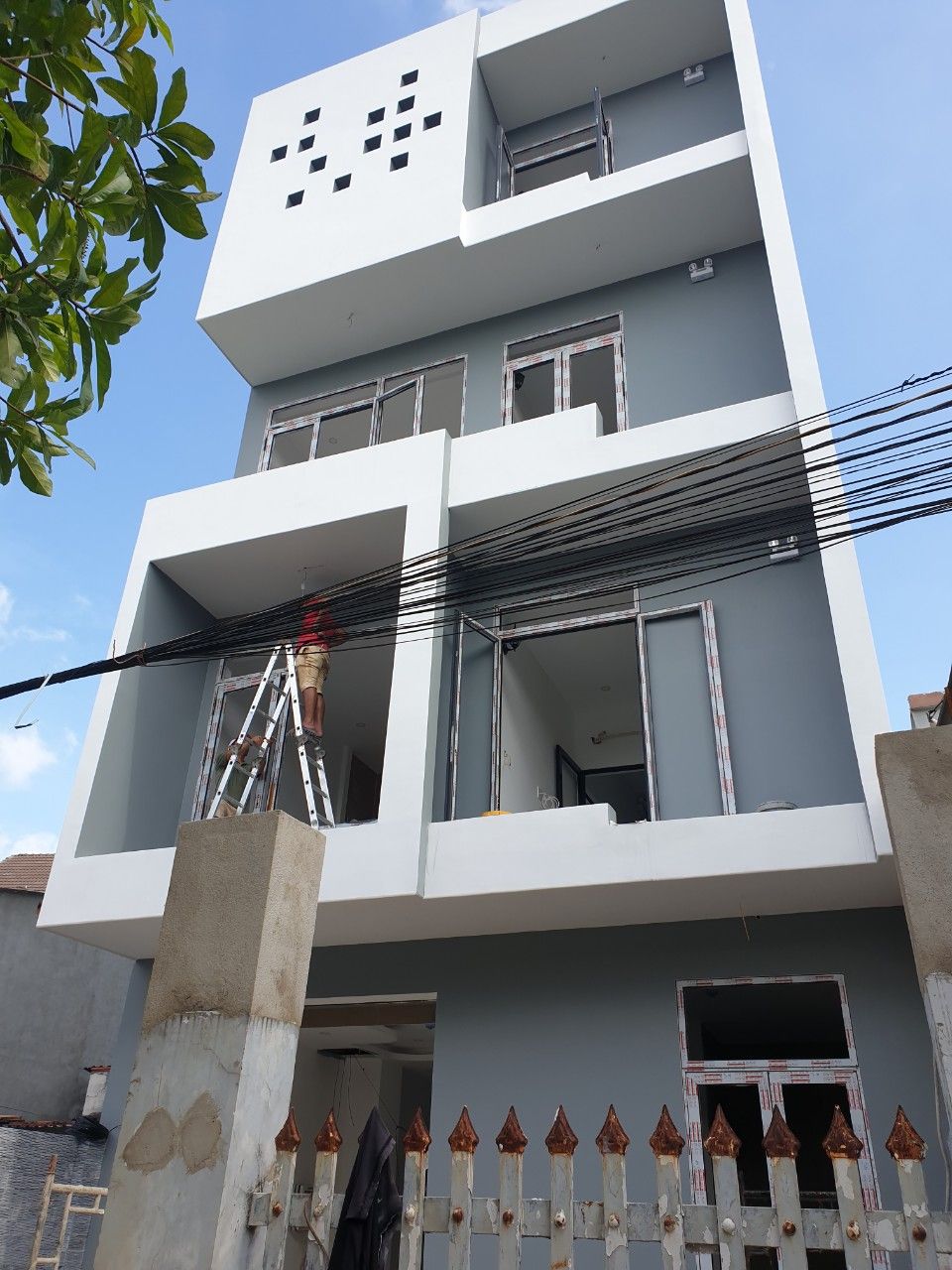 THI CÔNG CỬA NHÔM XINGFA KHÁCH SẠN RUBY THỦ DẦU MỘT
