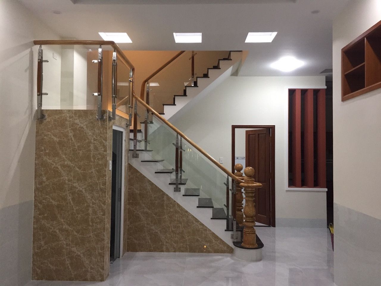Thi công lắp đặt cầu thang kính 
