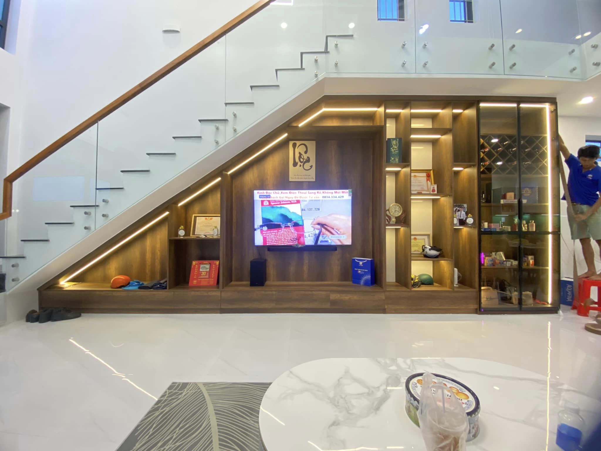 Thiết kế kệ tủ dưới cầu thang