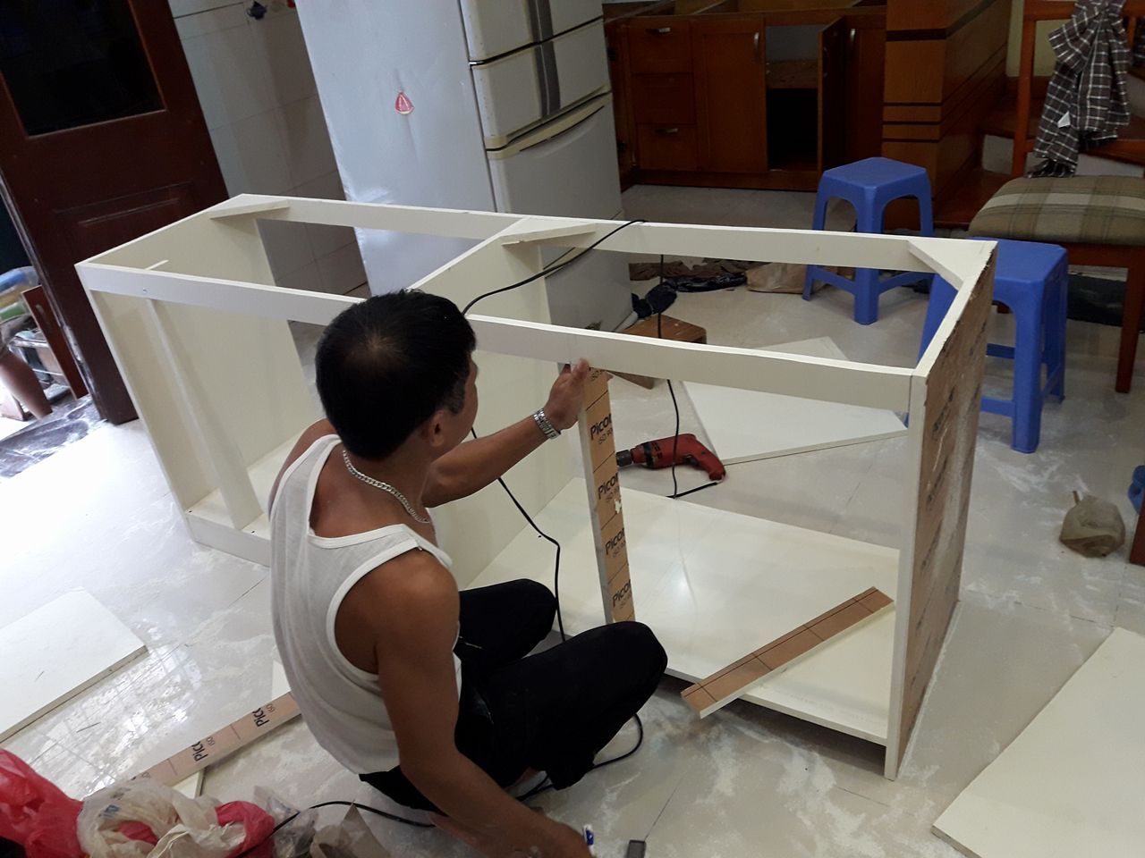 Thi công sửa chữa tủ gỗ
