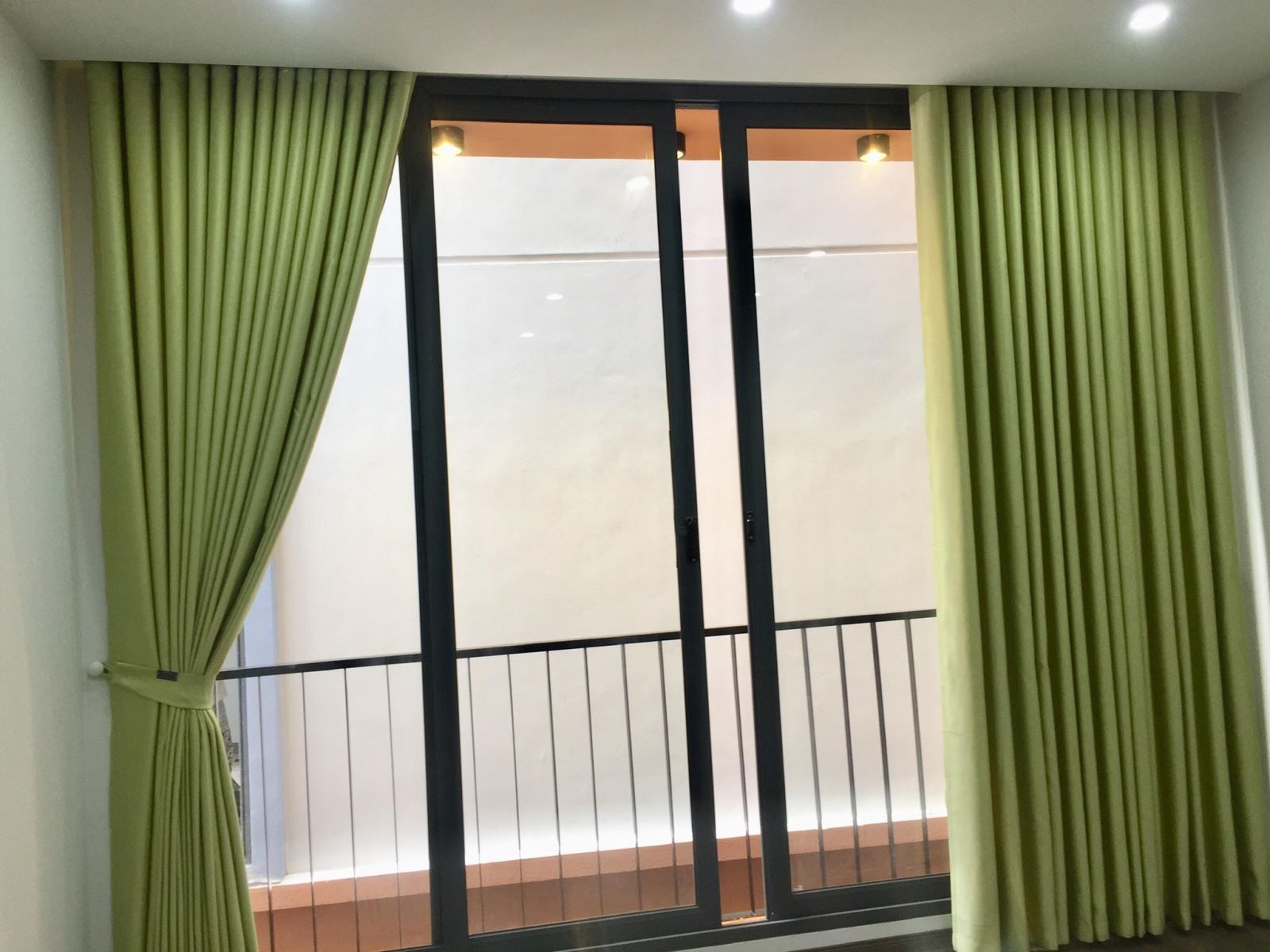 LẮP ĐẶT 7 CĂN LIỀN KỀ RÈM VẢI 2 LỚP
