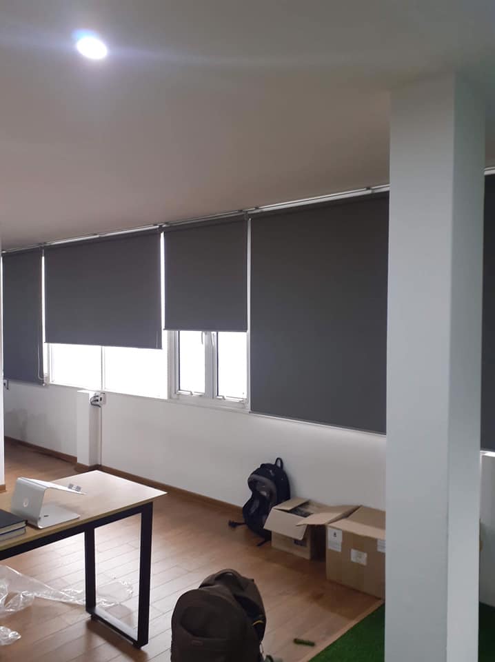 Rèm cuốn văn phòng cản nắng cản nhiệt 100.