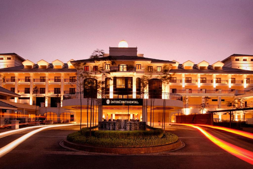 Bảo trì thay thế thiết bị nhà tắm tại InterContinental Hanoi Westlake