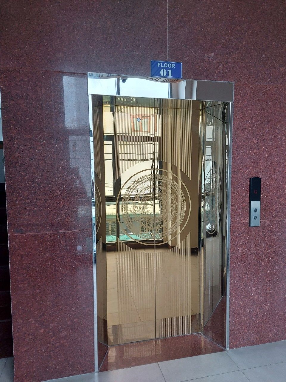 THANG MÁY TẢI KHÁCH