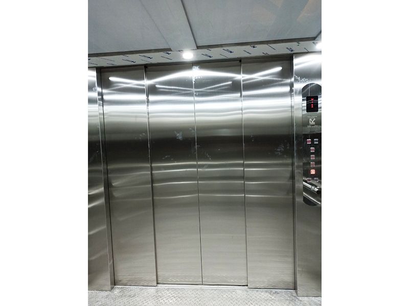 Thang máy tải hàng