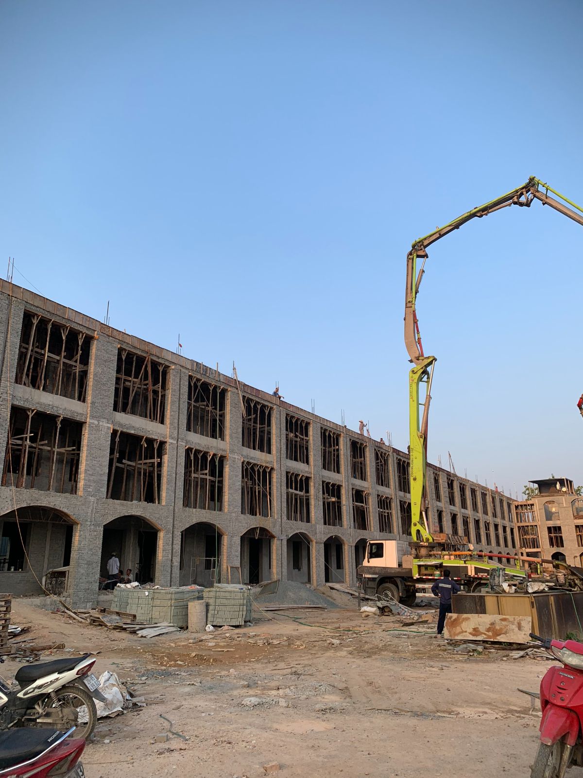 Xây mới trường THCS Hữu Bằng 