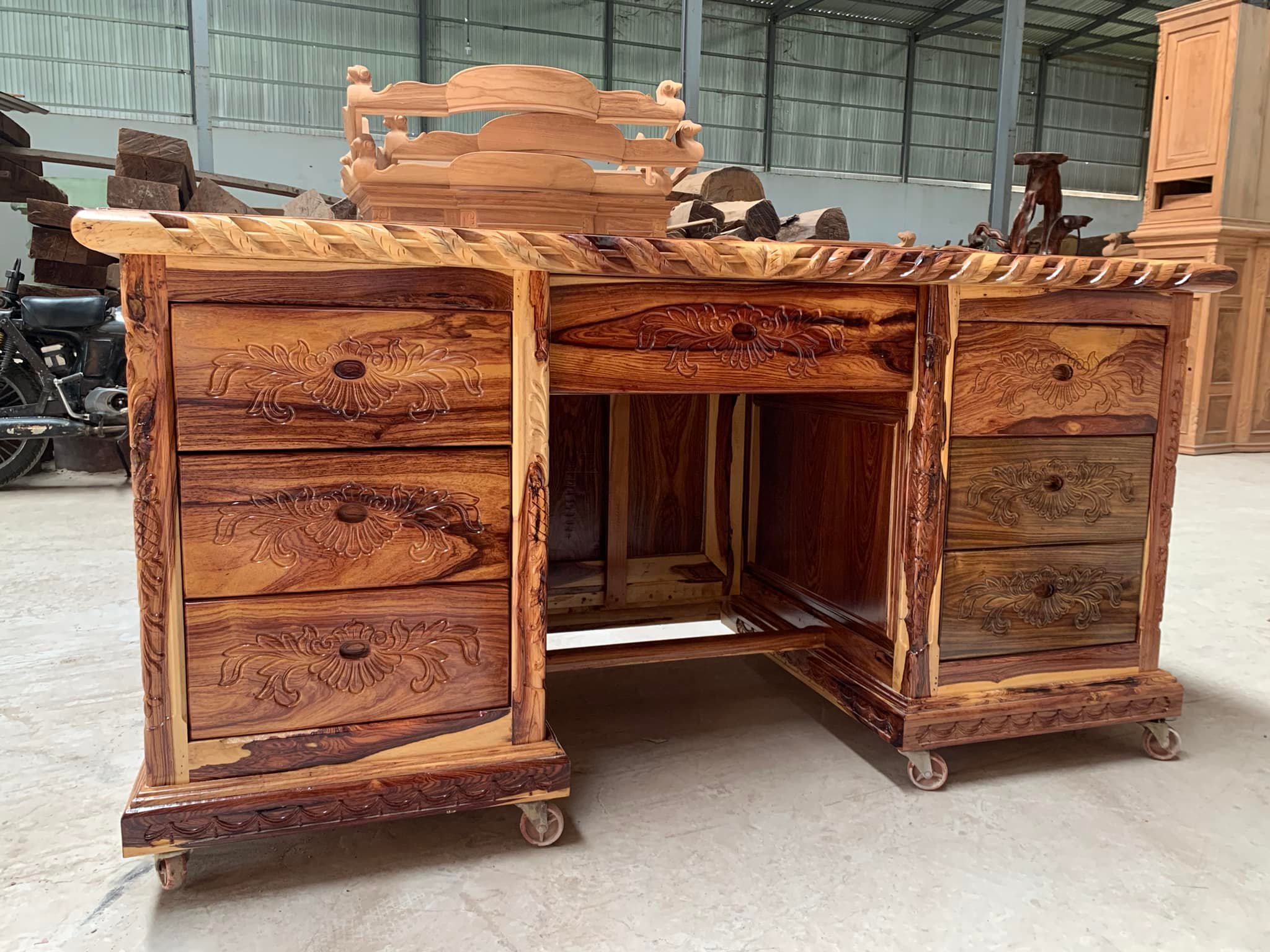 Bàn làm việc 